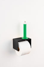 Charger l'image dans la galerie, black toilet paper holder, sleek  minimalist design. Made from powder coated stainless steel. black toilet paper holder in nice design where you can put things on top like a phone or candle or some small accessories.